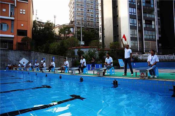 云阳:244人参加游泳达标测试 102人获得一级海