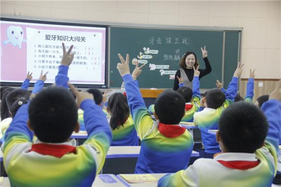 精品课片区说课选拔赛 两江小学教师展风采