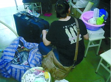 学校住宿条件太紧张 大二学生称被毕业