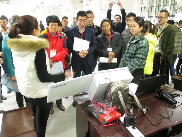 重庆市物理创新竞赛 学生研制健康监护手杖引