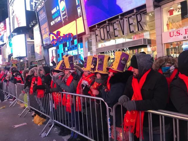 重庆铜梁龙舞在纽约时报广场跨年夜表演 惊艳世界