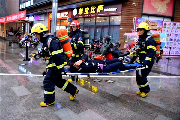 两江新区开展高层建筑消防应急疏散实战演练