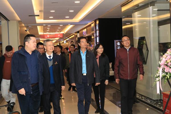 东莞名家具俱乐部与铠恩国际签订战略合作协议