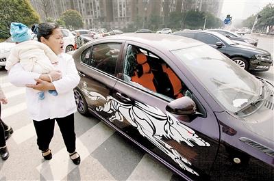 弹弓冠军钢珠爆窗 一夜伤了 35辆 车_大渝网_腾