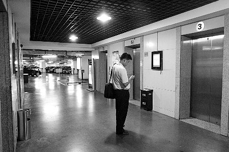 浩博天庭车库不设防 红鼎国际保安如同虚设