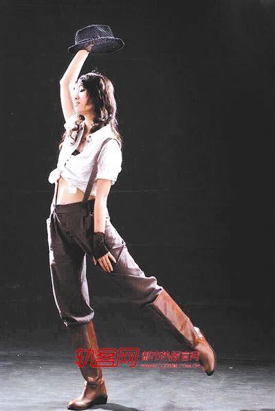 女子周末做兼职 领导知道不高兴