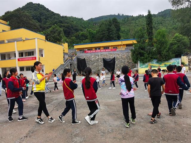 焕新开学季 礼赞“好老师” 浙商银行重庆分行赴酉阳县车田乡中心小学举行2020年“焕新开学季”结对帮扶系列慰问活动