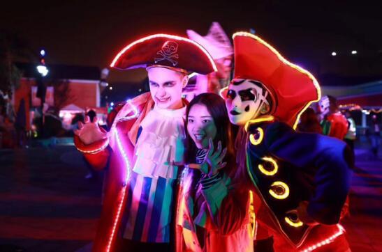 欢乐谷周末迎客数万人 造就重庆最大规模万圣派对 