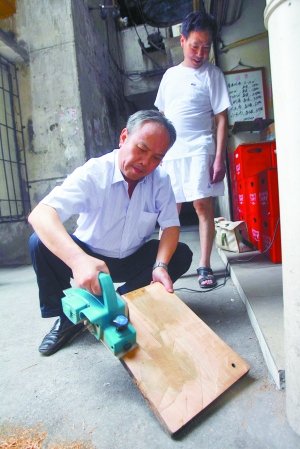 菜板排行_一块菜板从天而降,树枝都砸断了,更可怕的是底下还有人