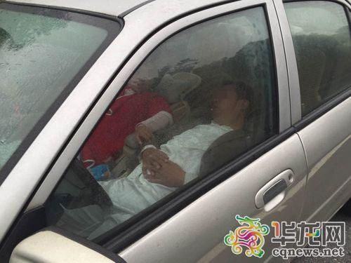 高速路应急车道上停车睡觉 驾驶员被罚200元