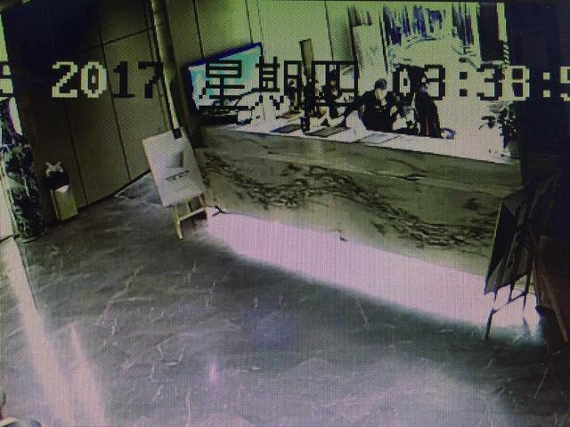 45岁男子带19岁女子开房不成 殴打酒店前台人员被拘留