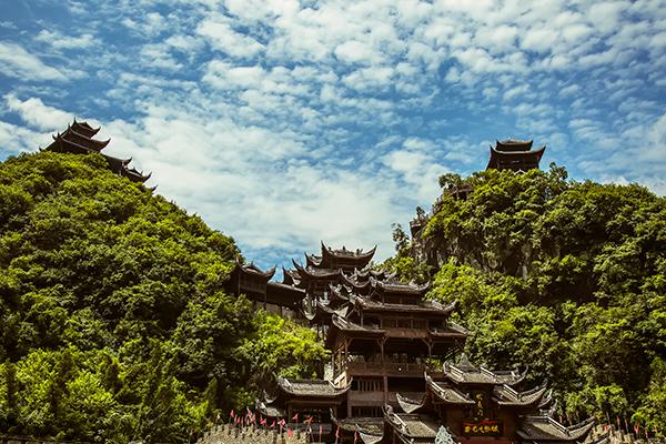 矗立在彭水的苗家古城 上万人的祭祀典礼
