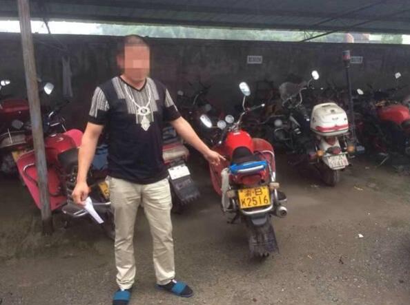 男子酒驾为长辈处理事故 被查多项交通违法行