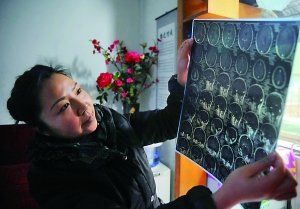 <em>美女</em>房企高管爱吃<em>青蛙</em>脑里长寄生虫除脱工作