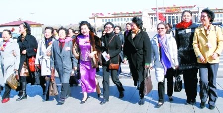 女代表委员畅谈女性权益:给女同胞更细致关怀