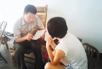<em>17岁</em>高中<em>女生早恋</em>被退学 校方称有损学校形象