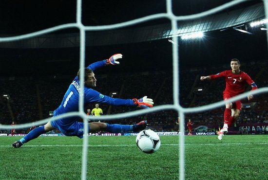 欧洲杯-葡萄牙2-1逆转淘汰荷兰 c罗梅开二度
