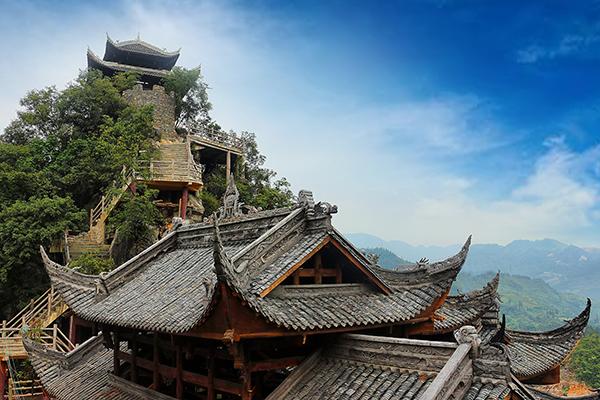 矗立在彭水的苗家古城 上万人的祭祀典礼