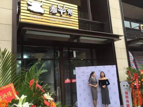 开在大坪时代天街的酷炫时尚面馆-潮牛党