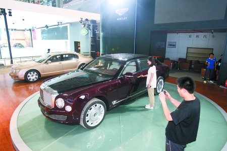 重慶國際車展今天開幕 聽郎咸平說“車經(jīng)”