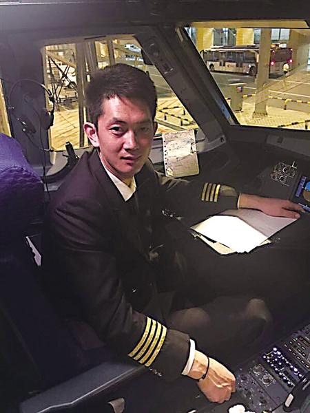 85后帅气机长过节只能遥望家乡 希望在重庆成家