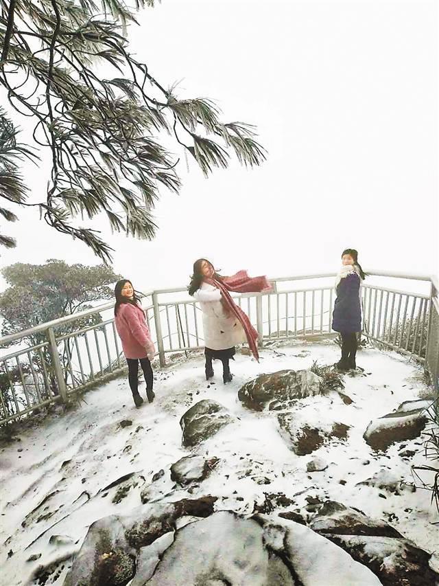 重庆大面积降雪 雪景游爆棚