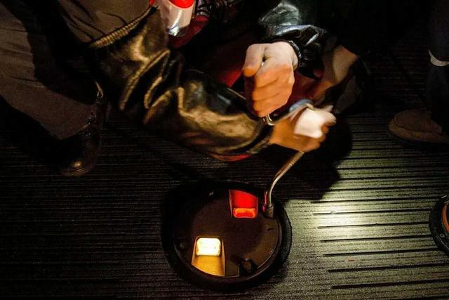 凌晨2点的江北机场 跑道滑行道停机坪上的人在干嘛？