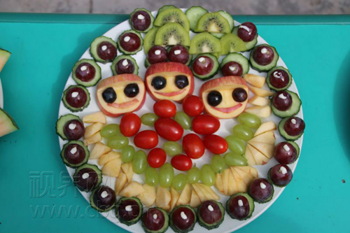 太有才!小盆友的水果拼盘超乎你想象