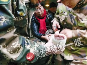 柬埔寨摔断腿打石膏 男子回重庆没法拆求助消