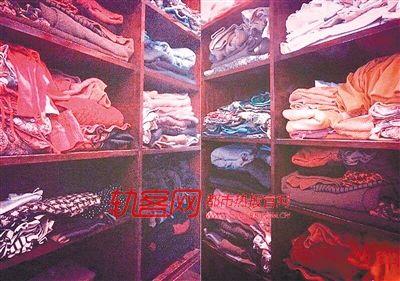 大四女生有衣上千件 每天纠结怎么穿