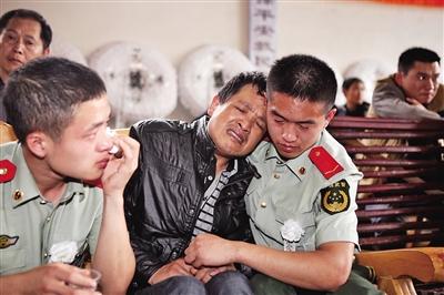 王强被授烈士称号追记一等功 追悼大会今天举