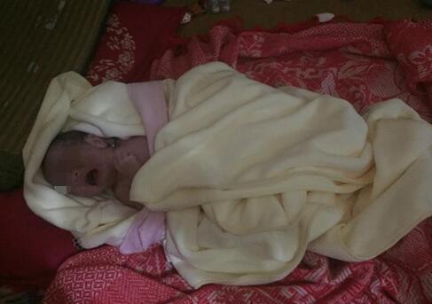 女婴患重病被弃路边 警民合力救援获重生