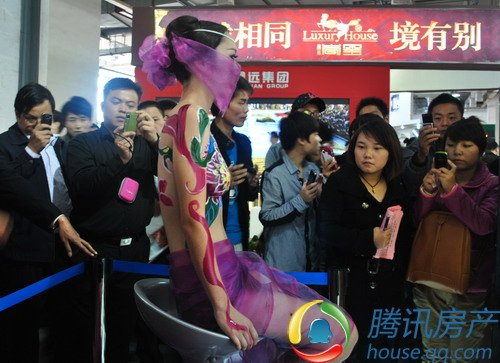 房交会魅力比拼 萌物VS美人_房产_腾讯网
