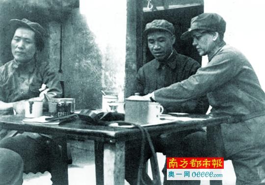 延安舞会：周恩来舞姿如数学演算