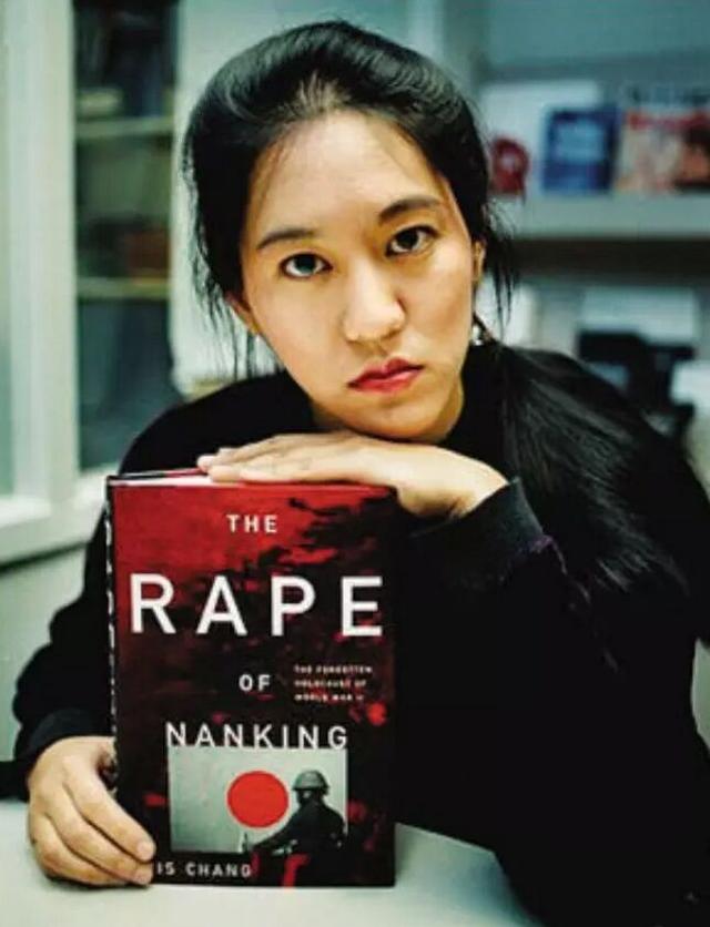 她想弄清一场屠杀却被杀意入侵