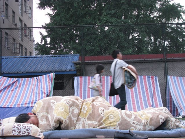 窮人怎麼躲地震