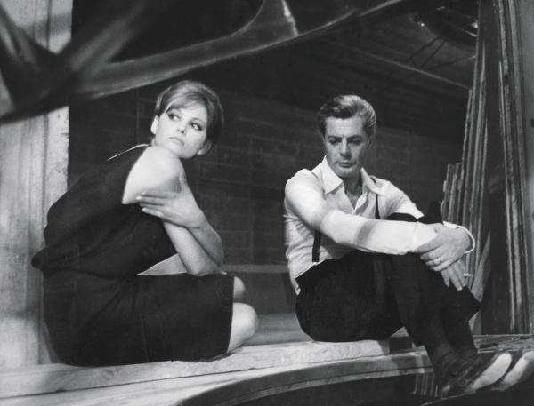 《绝美之城》:重温罗马爱好者费里尼的私人幻想_文化_腾讯网