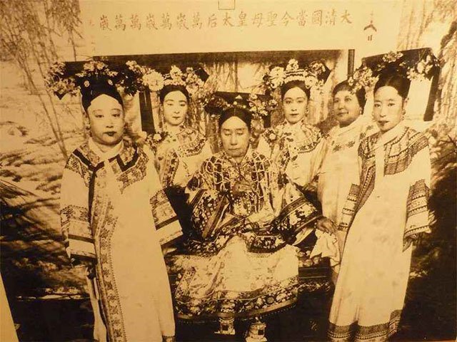 慈禧与嫔妃们 慈禧与嫔妃们