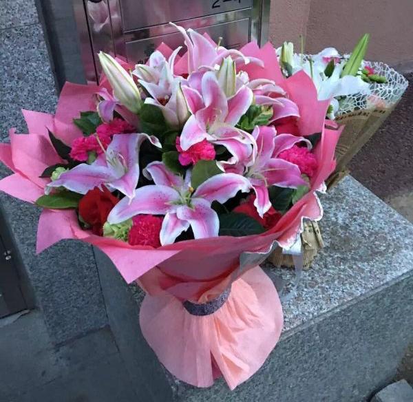 杨绛先生家门口贴告示:家中不设灵堂,谢绝一切花篮