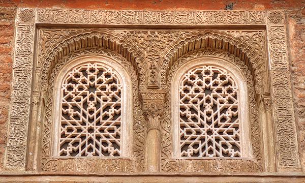 这座王宫让西班牙国王找了百余年，一首吉它曲还因其不朽