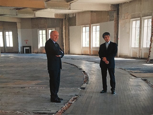 安藤与法国皮诺财团掌门人佛朗索瓦·皮诺,有20年以上的交情 安藤与法国皮诺财团掌门人佛朗索瓦·皮诺,有20年以上的交情