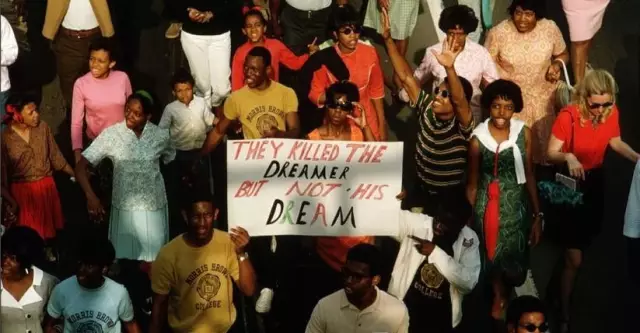 非暴力主张者马丁·路德·金如何成为了暴力的牺牲品