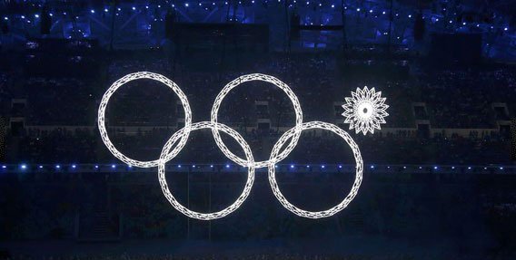 资料图:索契冬奥会上“五环变四环” 资料图:索契冬奥会上“五环变四环”