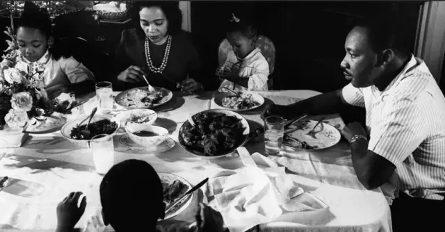 非暴力主张者马丁·路德·金如何成为了暴力的牺牲品