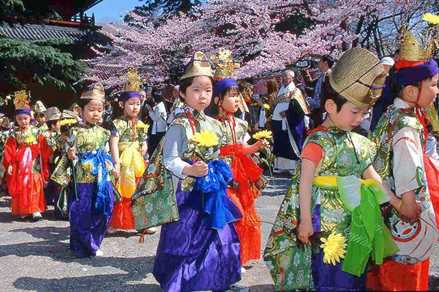 日本人為什麼一過節就喜歡排隊遊行