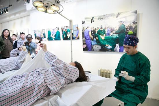 “熵–—韩啸行为艺术展”在798国际艺术区举行