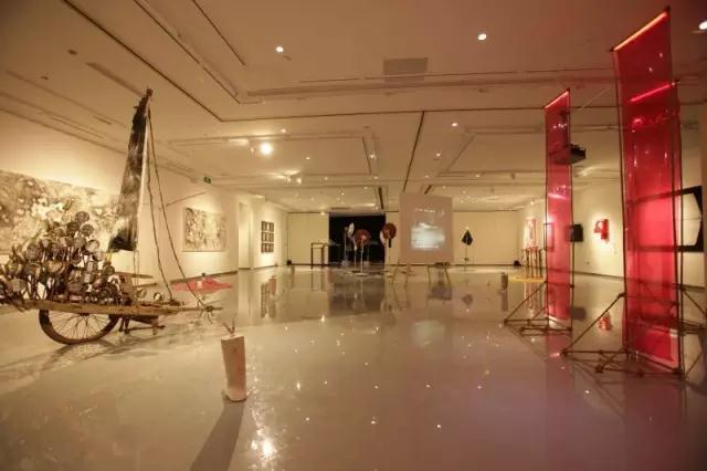 金杜艺术中心通过多媒体展览不足为外人道也