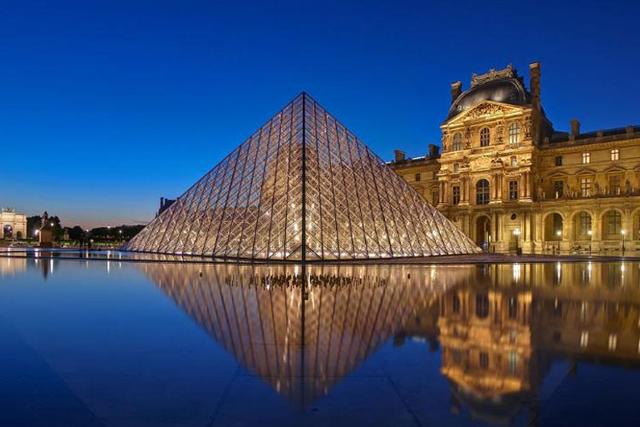 巴黎的博物馆或禁“自拍神器” 以防损坏展品 _文化_腾讯网
