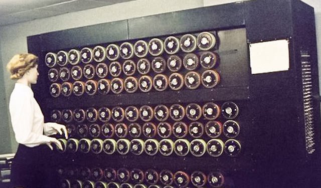 图灵发明的Bombe，在二战中用于盟军破译德军密码