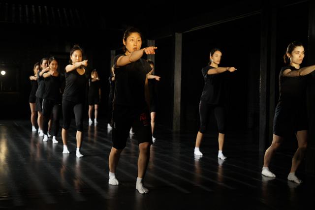 日本戏剧大师铃木忠志：艺术家至死都要站在第一线